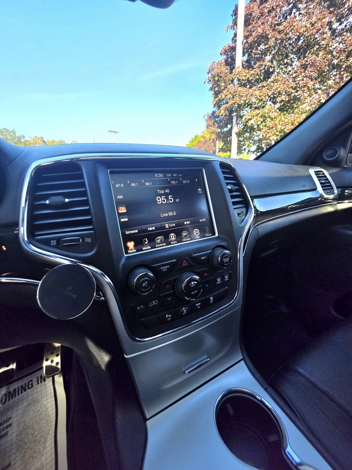 Used 2015 Jeep Grand Cherokee High Altitude AWD/4WD image 7