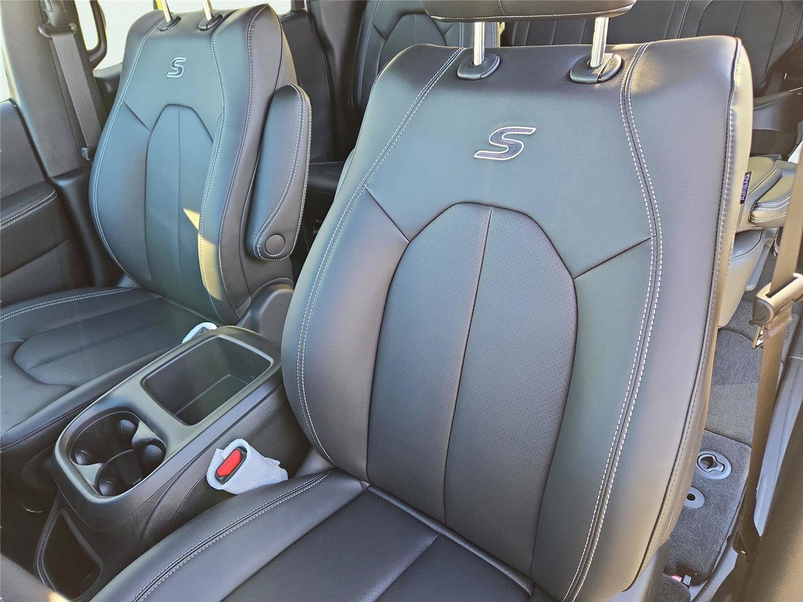 New 2026 Chrysler Pacifica Select w/ S Appearance Package FWD image 16