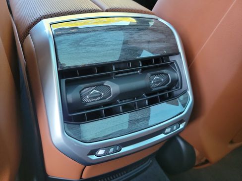 Used 2026 BMW i7 xDrive60 w/ M Sport Package RWD image 14