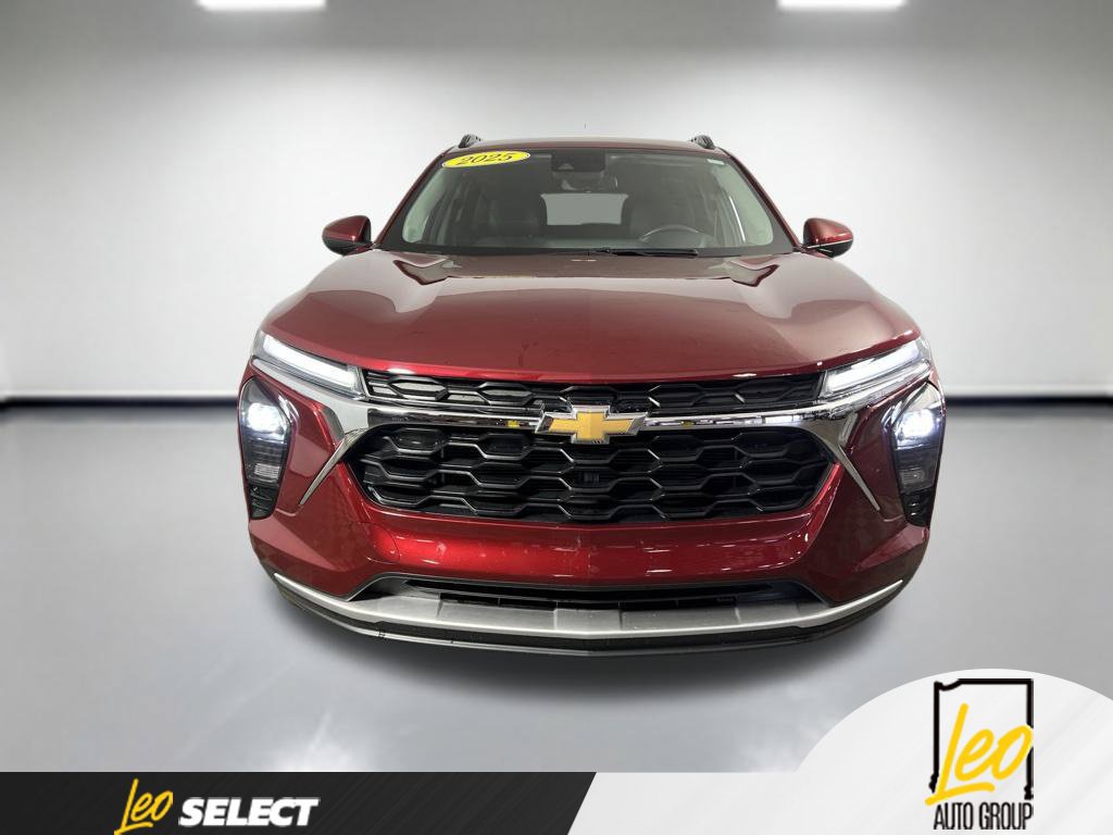 Used 2025 Chevrolet Trax LT w/ Driver Confidence Package FWD image 2