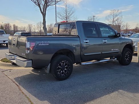 Used 2005 Nissan Titan SE image 2
