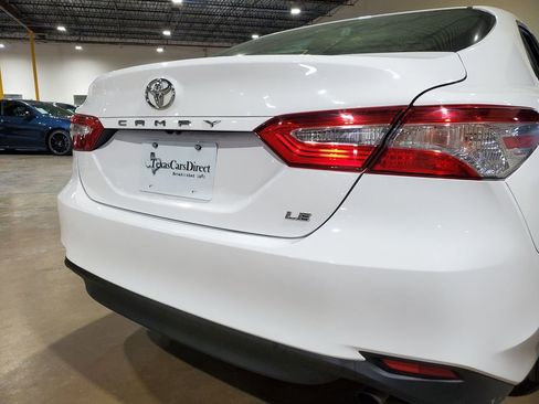 Used 2018 Toyota Camry LE image 41