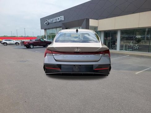 Certified 2025 Hyundai Elantra SEL FWD image 4