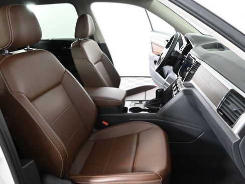 Certified 2022 Volkswagen Atlas SE w/ Black Wheel Package image 13