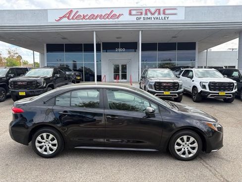 Used 2025 Toyota Corolla LE FWD image 5