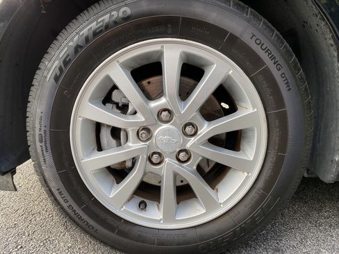 Used 2020 Chevrolet Sonic LT FWD image 37