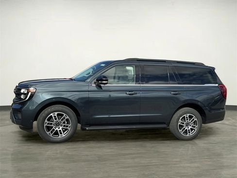 New 2025 Ford Expedition Active image 3