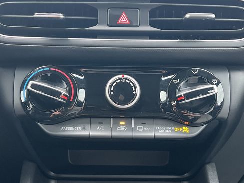 Used 2023 Hyundai Kona SEL image 6