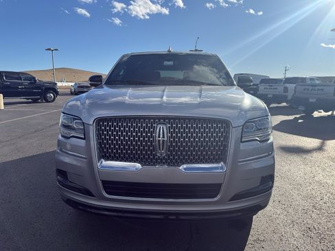 Used 2023 Lincoln Navigator Reserve image 2