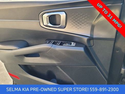 Used 2024 Kia Sorento S image 13