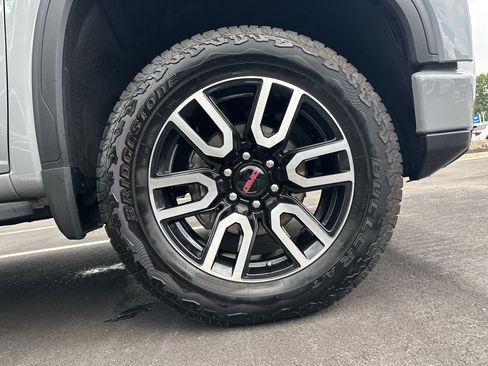 Used 2025 GMC Sierra 1500 AT4 w/ AT4 Premium Package AWD/4WD image 13