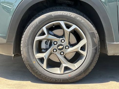 Used 2025 Chevrolet Trax LT FWD image 35