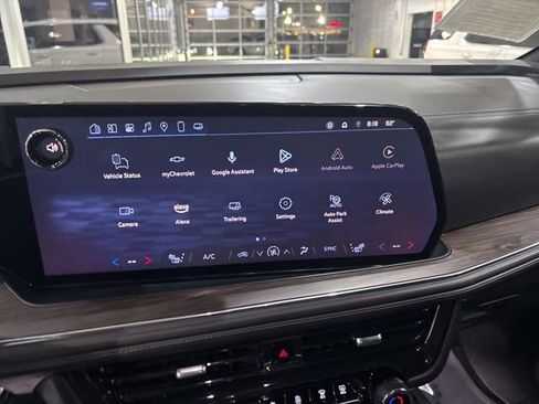 Used 2025 Chevrolet Suburban Z71 image 19