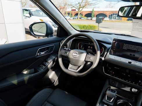 New 2026 Nissan Rogue Platinum image 10