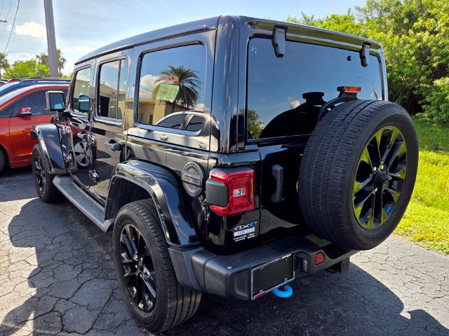 Used 2023 Jeep Wrangler Unlimited Sahara w/ Cold Weather Group AWD/4WD image 3