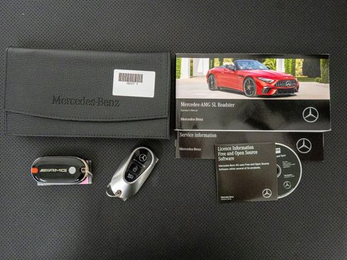 Used 2024 Mercedes-Benz SL 63 AMG 4MATIC image 21