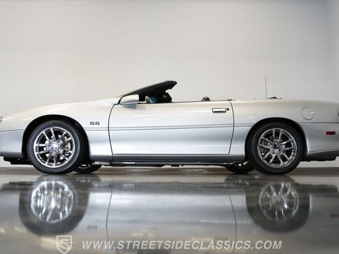 Used 2002 Chevrolet Camaro Z28 w/ SS Performance/Appearance Pkg image 9