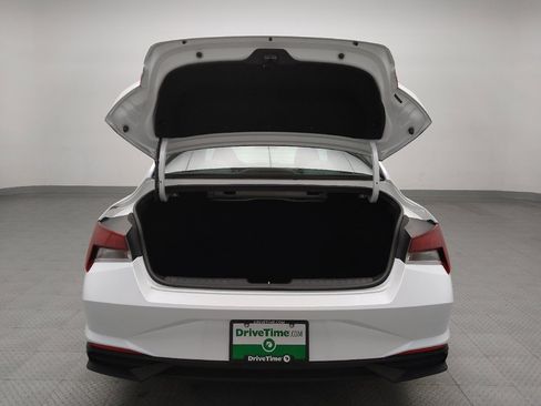 Used 2021 Hyundai Elantra SE image 29