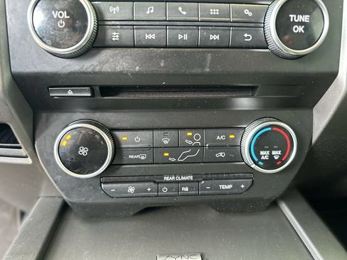 Used 2018 Ford Expedition Max XLT w/ Equipment Group 201A AWD/4WD image 19