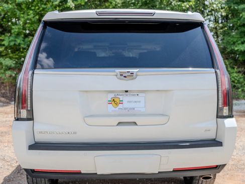 Used 2015 Cadillac Escalade ESV Platinum AWD/4WD image 4