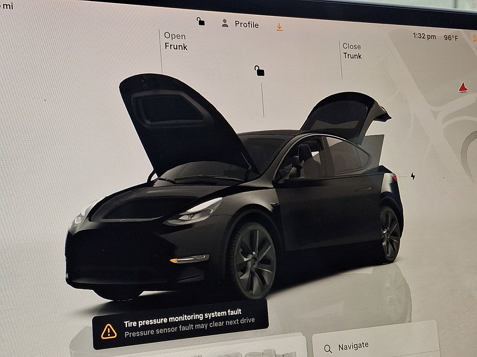 Used 2024 Tesla Model Y Long Range AWD/4WD image 25