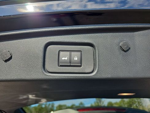 Used 2025 Nissan Pathfinder SL w/ SL Premium Package image 17