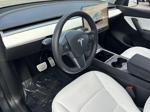 Used 2022 Tesla Model Y Performance AWD/4WD image 22