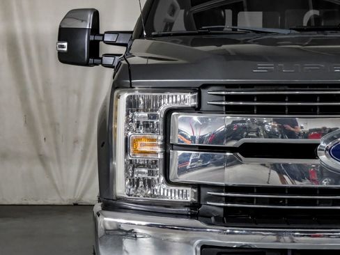 Used 2019 Ford F350 Lariat w/ Chrome Package image 38