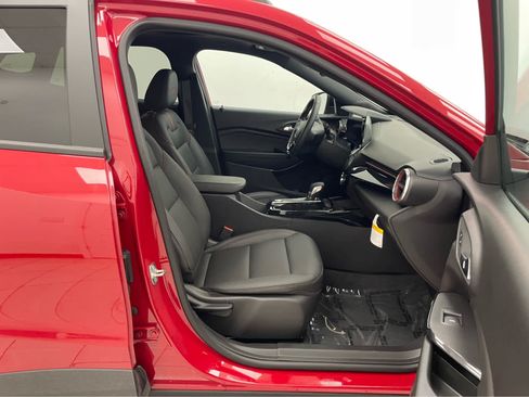 New 2026 Chevrolet Trax RS w/ Sunroof Package FWD image 14
