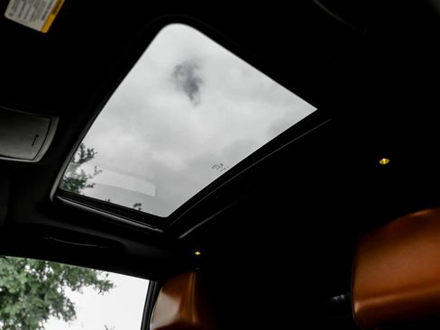 Used 2015 Dodge Challenger SRT w/ Technology Group RWD image 5