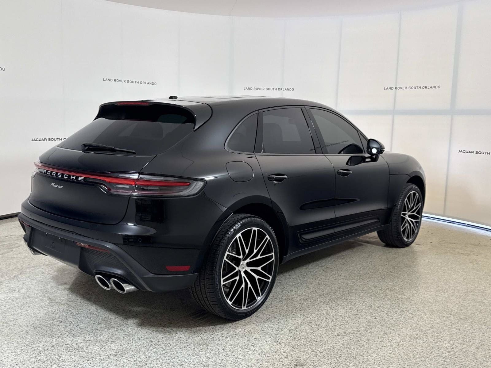 Used 2024 Porsche Macan AWD/4WD image 5