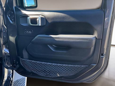 Used 2020 Jeep Wrangler Unlimited Sahara image 28