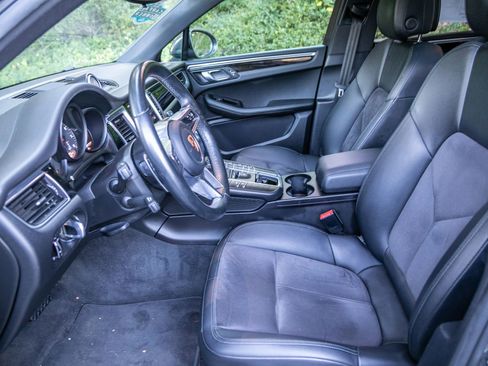 Used 2018 Porsche Macan Sport Edition image 25