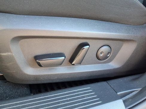 Used 2023 Nissan Rogue SV image 3