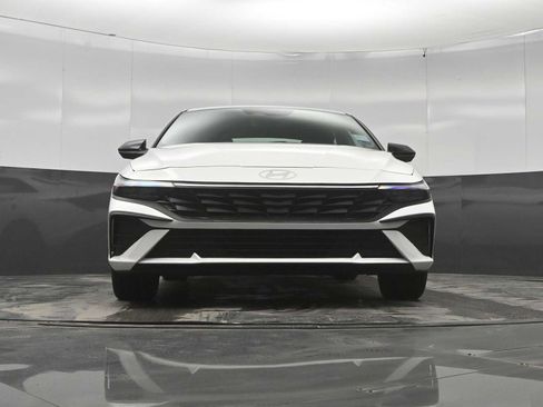 New 2026 Hyundai Elantra SEL Sport FWD image 32