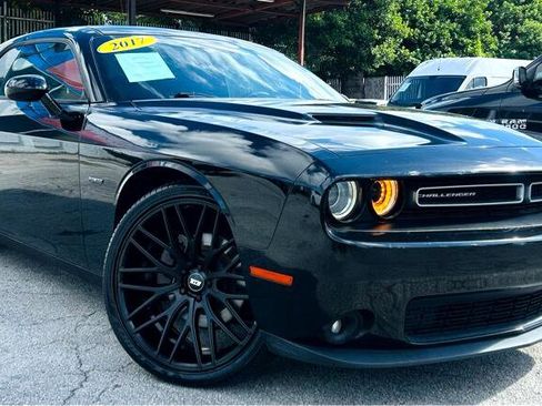 Used 2017 Dodge Challenger R/T image 7
