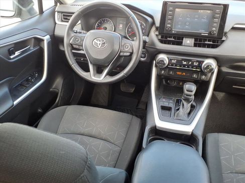 Used 2021 Toyota RAV4 XLE w/ XLE Grade Weather Package image 4
