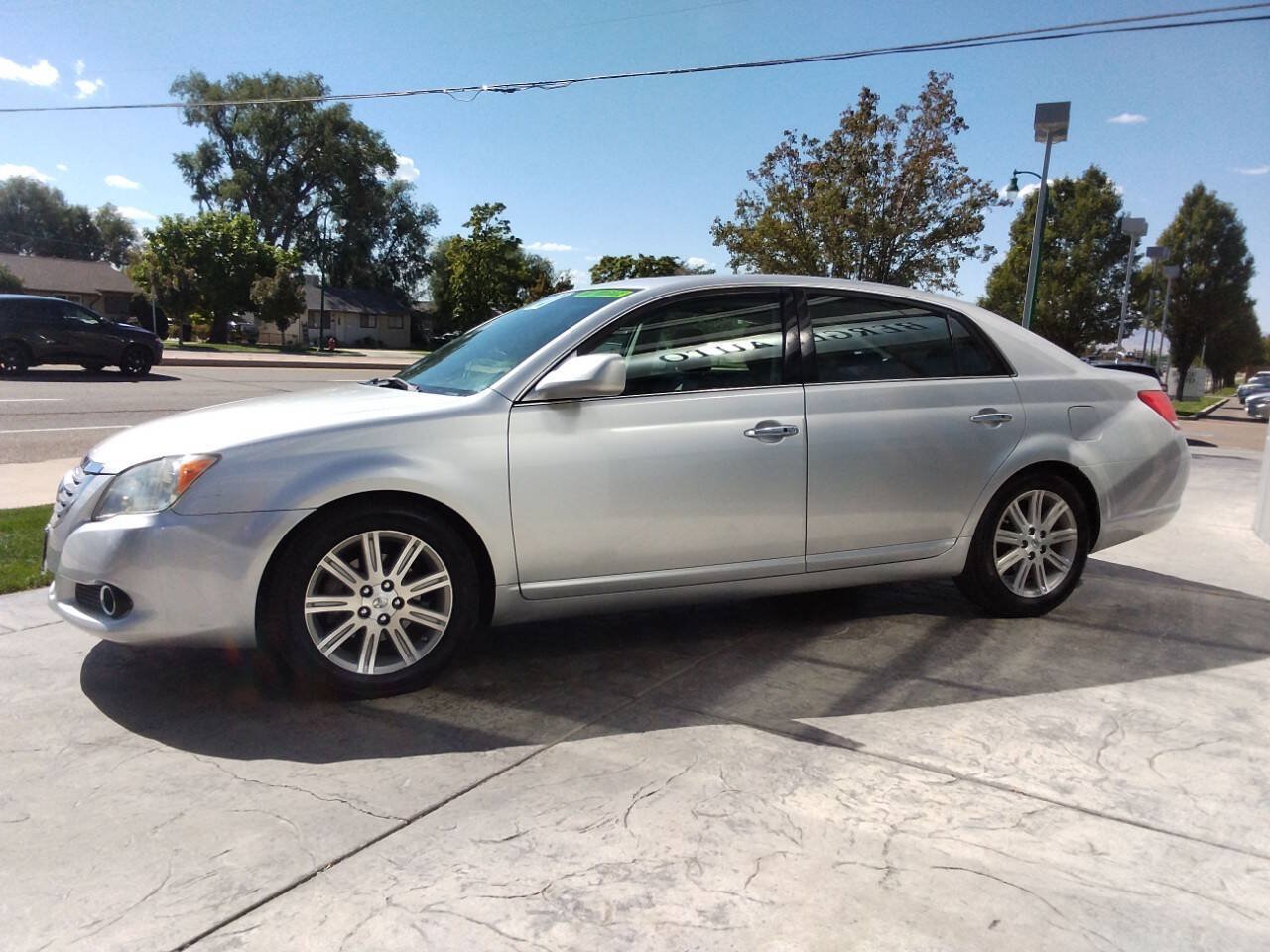 Used 2010 Toyota Avalon Limited FWD image 4