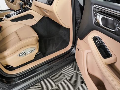 New 2026 Porsche Macan AWD/4WD image 26