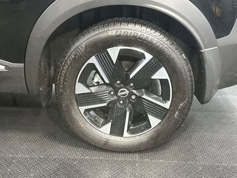 Used 2025 Nissan Kicks SV AWD/4WD image 11