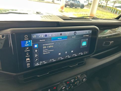 Used 2024 Jeep Gladiator Sport image 7