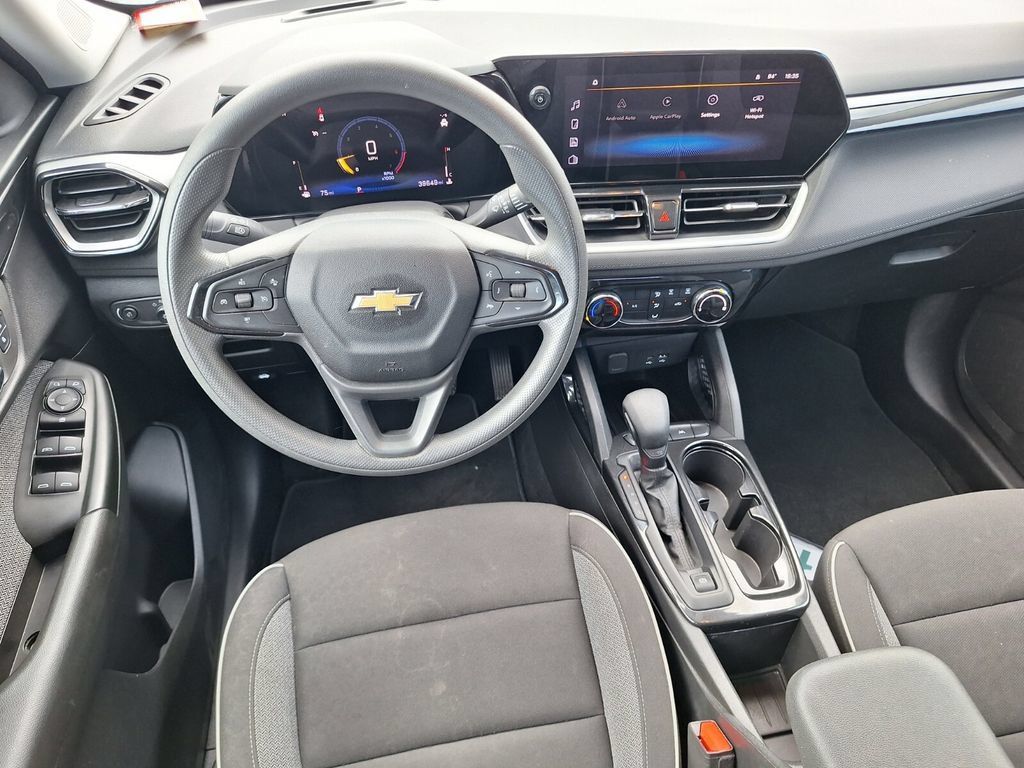 Used 2025 Chevrolet TrailBlazer LT FWD image 9
