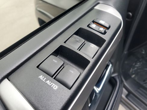 Used 2018 Toyota 4Runner 4WD image 19