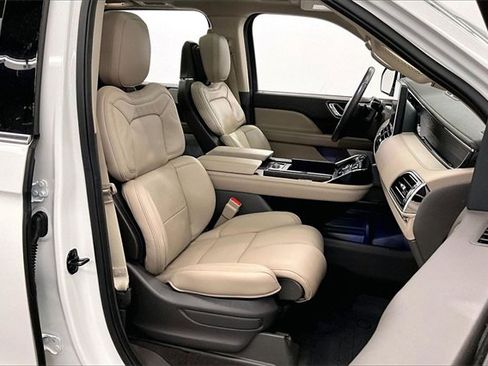 Used 2024 Lincoln Navigator Reserve image 7