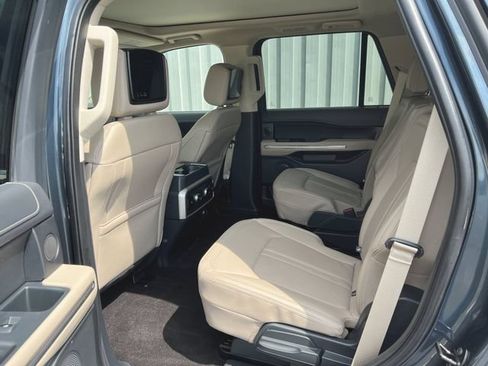 Used 2023 Ford Expedition Limited AWD/4WD image 13
