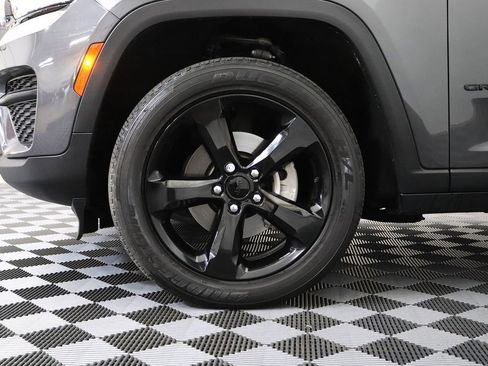 Used 2022 Jeep Grand Cherokee Altitude AWD/4WD image 6