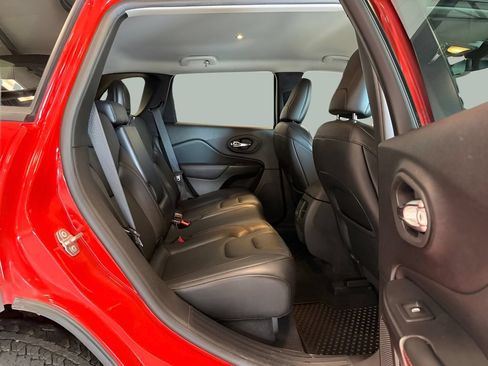 Used 2021 Jeep Cherokee Trailhawk w/ Technology Group AWD/4WD image 28