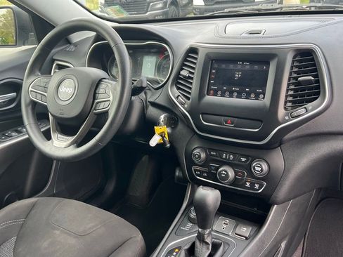 Used 2019 Jeep Cherokee Latitude w/ Popular Appearance Group AWD/4WD image 20