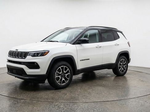 Used 2025 Jeep Compass Trailhawk AWD/4WD image 3