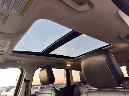 Used 2019 Ford Escape SEL image 11